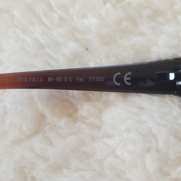 NEW MAUI JIM TWIN FALLS Sunglasses. NEW in Box. - Picture 6 of 9